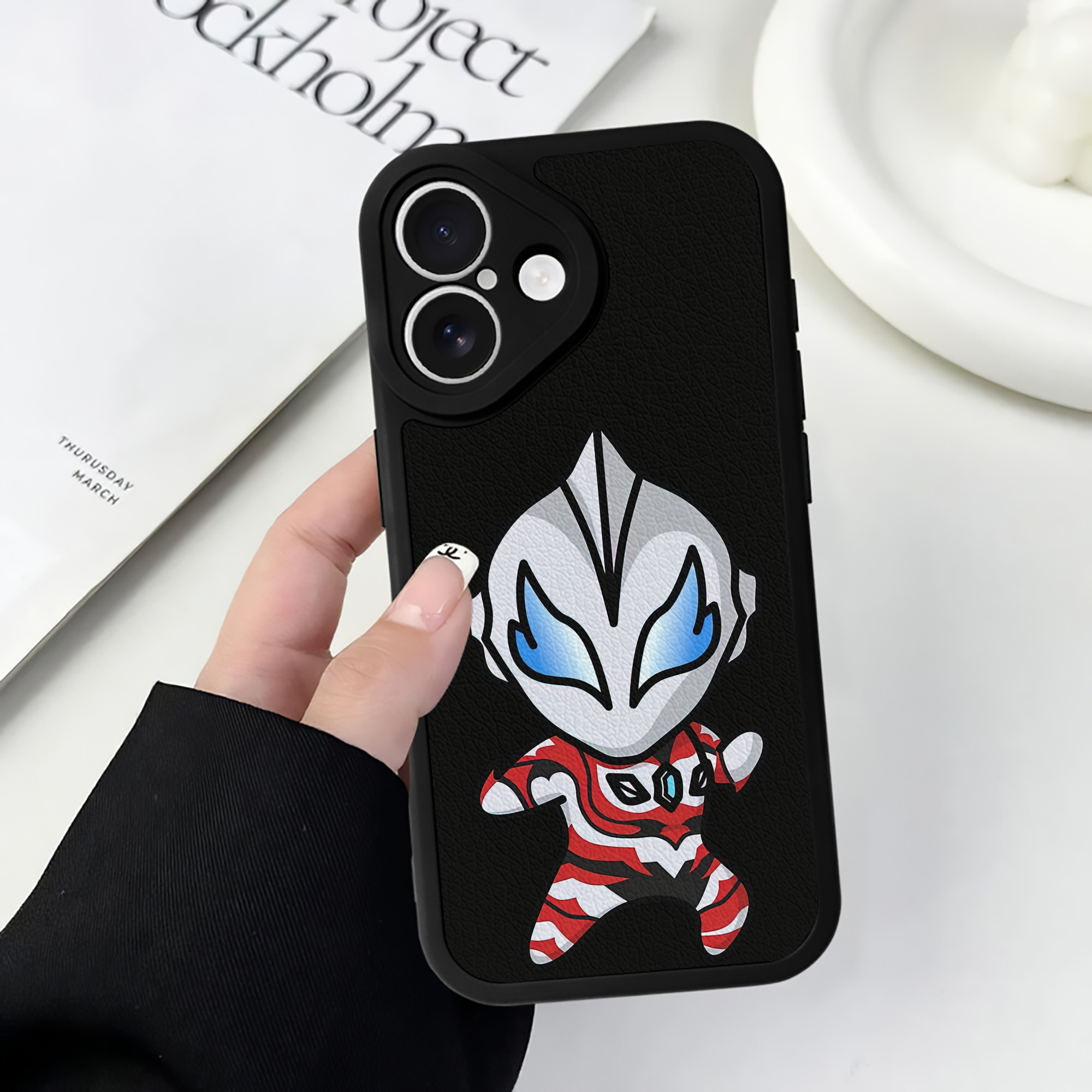 （画像用） ウルトラマン Ultraman 【iPhone 16シリーズ対応】シリコンスマホケース（レザー調） 材質：シリコン